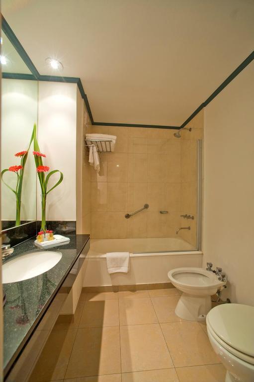 Hotel Libertador Тандил Экстерьер фото