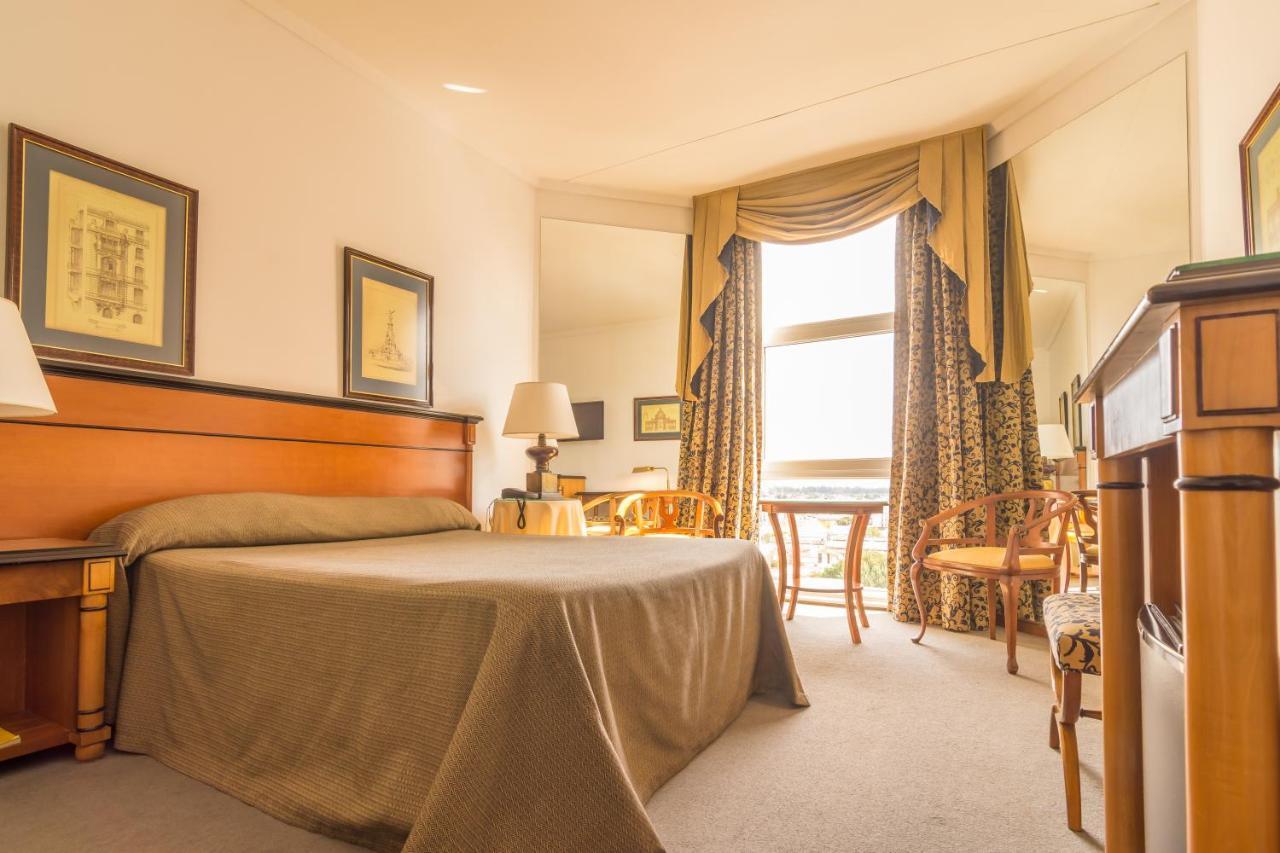 Hotel Libertador Тандил Экстерьер фото